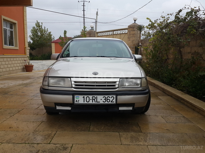 Opel Vectra 1992, 303,000 km - 1.8 l - Bakı