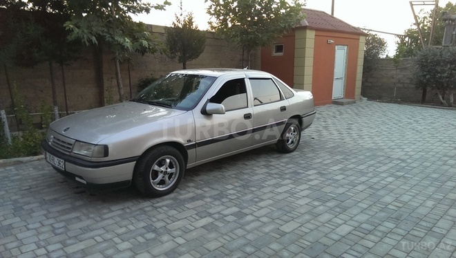Opel Vectra 1992, 303,000 km - 1.8 l - Bakı