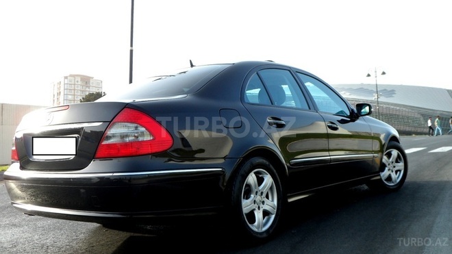 Mercedes E 220 2006, 166,000 km - 2.2 l - Bakı