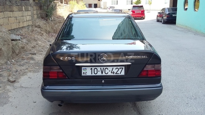 Mercedes E 250 1994, 385,700 km - 2.5 l - Bakı