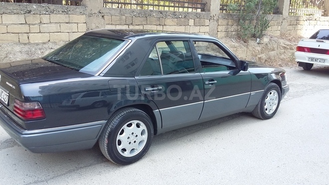 Mercedes E 250 1994, 385,700 km - 2.5 l - Bakı