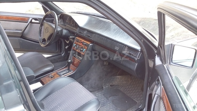 Mercedes E 250 1994, 385,700 km - 2.5 l - Bakı