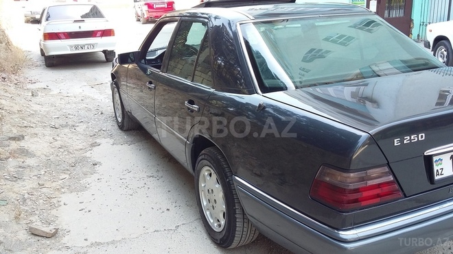 Mercedes E 250 1994, 385,700 km - 2.5 l - Bakı