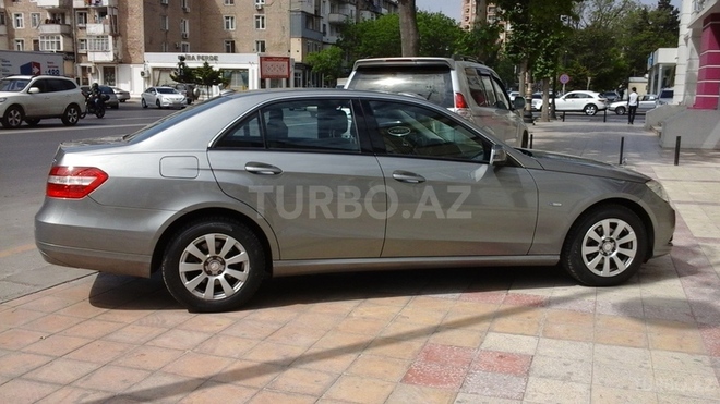 Mercedes E 220 2011, 130,000 km - 2.2 л - Bakı