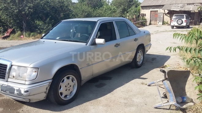 Mercedes E 200 1993, 357,667 km - 2.0 l - Bakı