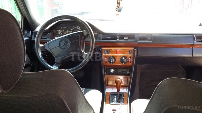 Mercedes E 200 1993, 357,667 km - 2.0 l - Bakı