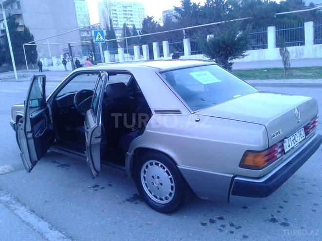 Mercedes 190 1990, 241,673 km - 2.0 l - Bakı