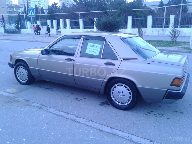 Mercedes 190 1990, 241,673 km - 2.0 l - Bakı