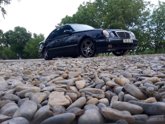 Mercedes E 220 1999, 200,000 km - 0.3 l - Bakı