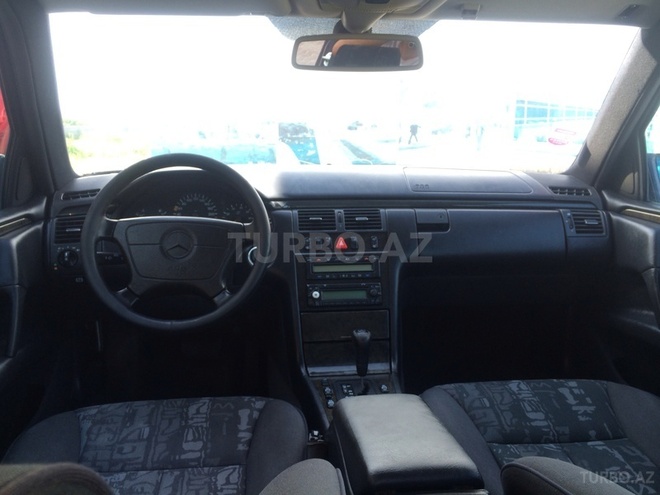 Mercedes E 240 1998, 200,000 km - 2.4 l - Bakı