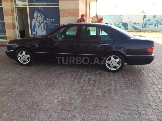 Mercedes E 240 1998, 200,000 km - 2.4 l - Bakı
