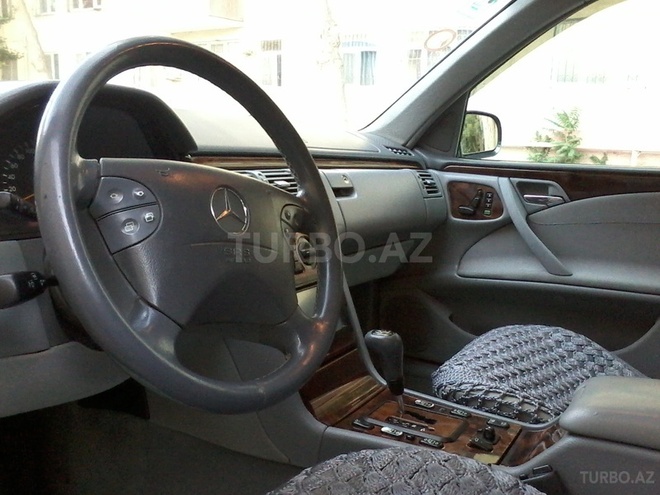 Mercedes E 220 1999, 190,000 km - 2.2 l - Bakı
