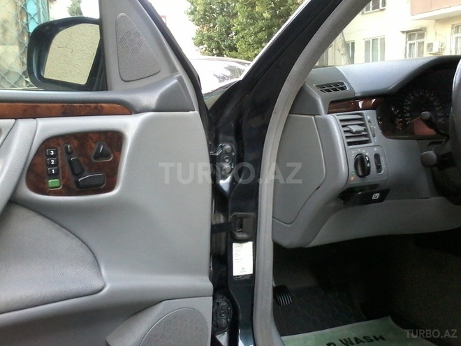 Mercedes E 220 1999, 190,000 km - 2.2 l - Bakı