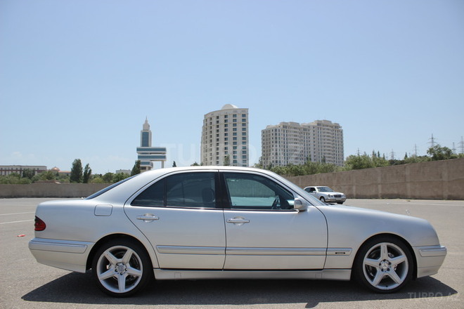 Mercedes E 220 2000, 196,000 km - 2.2 l - Bakı