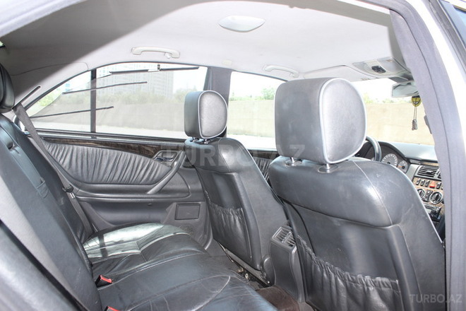 Mercedes E 220 2000, 196,000 km - 2.2 l - Bakı