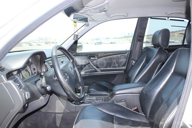 Mercedes E 220 2000, 196,000 km - 2.2 l - Bakı