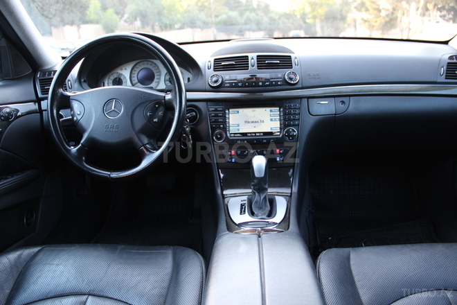 Mercedes E 320 2002, 199,000 km - 3.2 l - Bakı