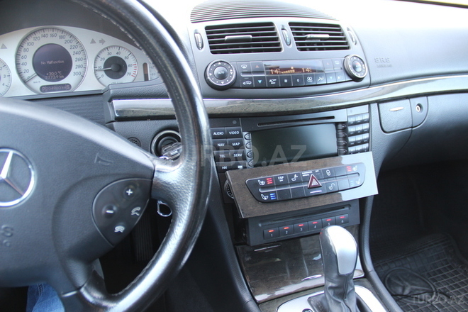Mercedes E 320 2002, 199,000 km - 3.2 l - Bakı