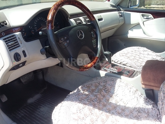 Mercedes E 220 2000, 210,350 km - 2.2 l - Bakı