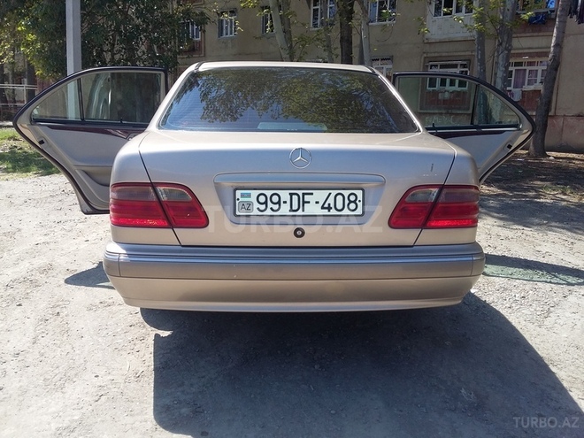 Mercedes E 220 2000, 210,350 km - 2.2 l - Bakı