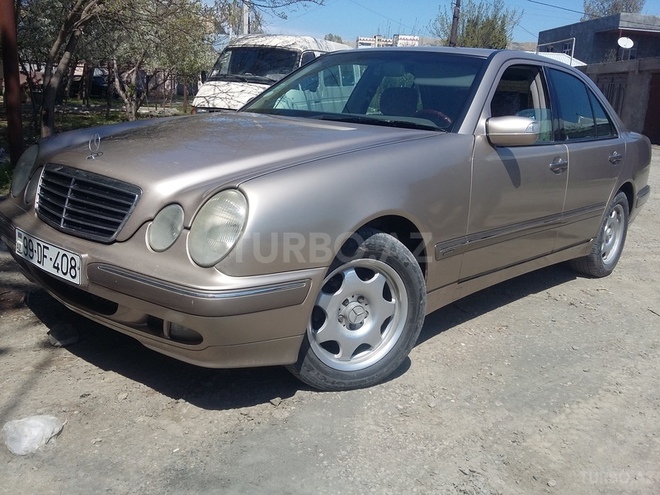 Mercedes E 220 2000, 210,350 km - 2.2 l - Bakı