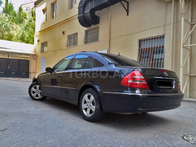 Mercedes E 270 2003, 196,800 km - 2.7 l - Bakı