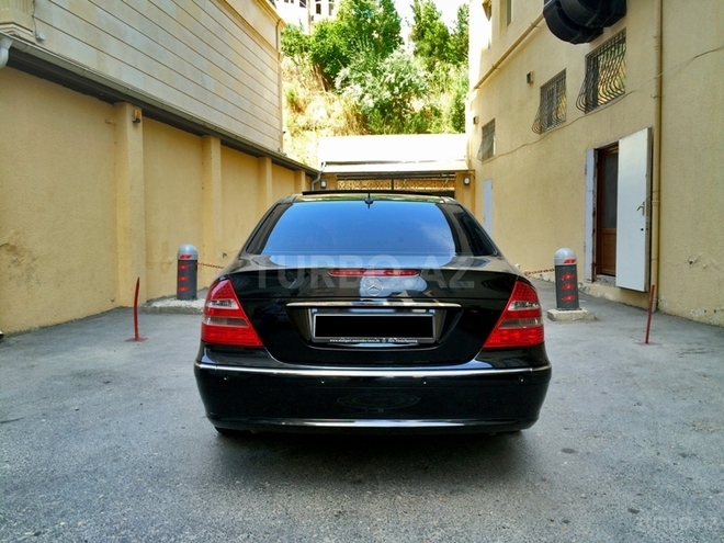 Mercedes E 270 2003, 196,800 km - 2.7 l - Bakı