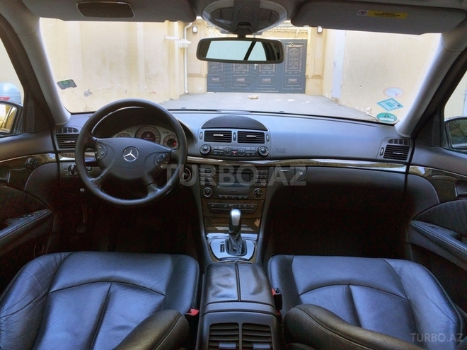 Mercedes E 270 2003, 196,800 km - 2.7 l - Bakı