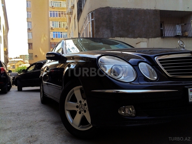 Mercedes E 270 2003, 196,800 km - 2.7 l - Bakı