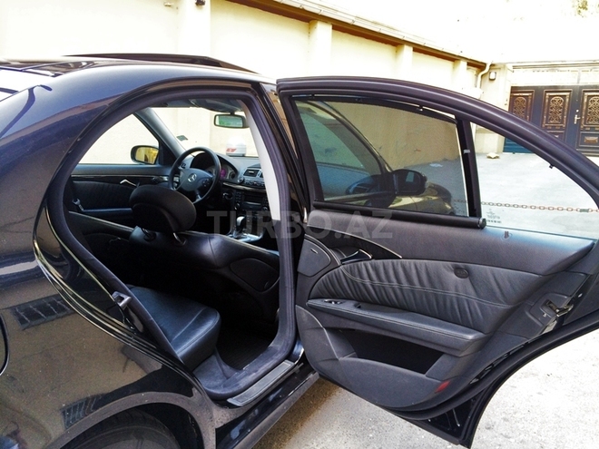 Mercedes E 270 2003, 196,800 km - 2.7 l - Bakı