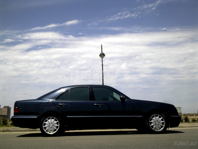 Mercedes E 220 2000, 220,000 km - 2.2 l - Bakı