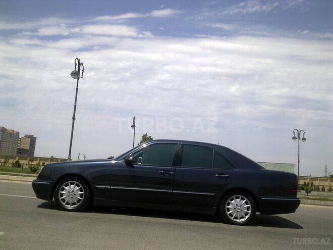 Mercedes E 220 2000, 220,000 km - 2.2 l - Bakı