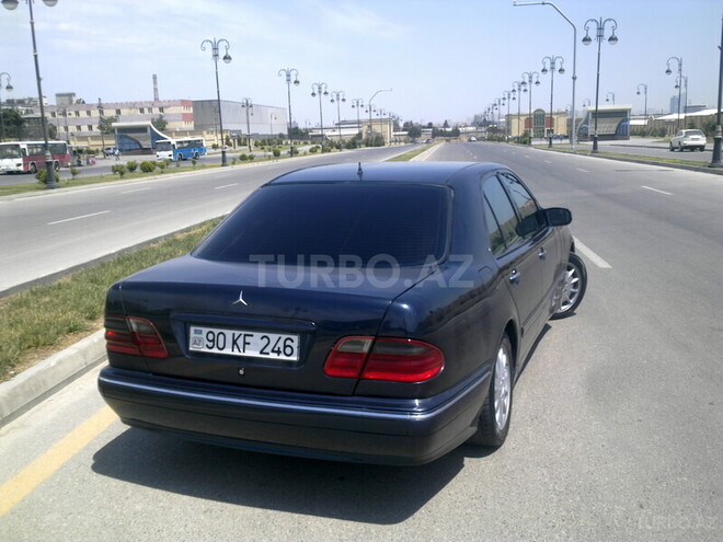 Mercedes E 220 2000, 220,000 km - 2.2 l - Bakı