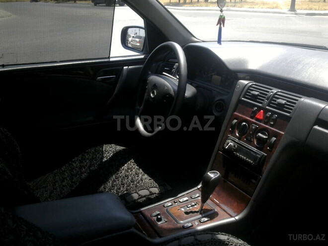 Mercedes E 220 2000, 220,000 km - 2.2 l - Bakı