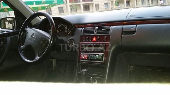 Mercedes E 270 2000, 245,000 km - 2.7 л - Bakı