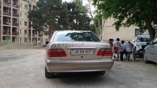Mercedes E 270 2000, 245,000 km - 2.7 л - Bakı