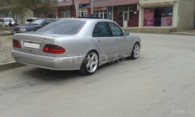 Mercedes E 240 2002, 207,000 km - 2.6 l - Bakı