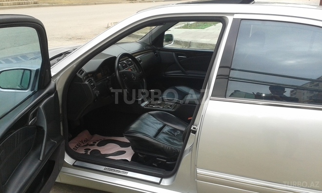 Mercedes E 240 2002, 207,000 km - 2.6 l - Bakı