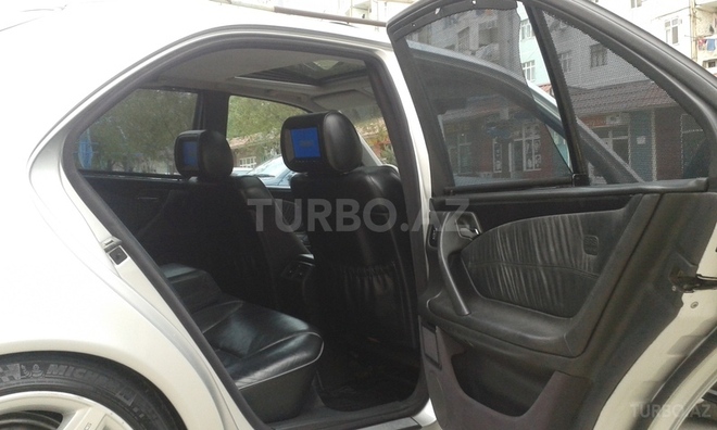 Mercedes E 240 2002, 207,000 km - 2.6 l - Bakı