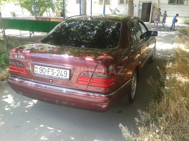 Mercedes E 230 1996, 211,763 km - 2.3 l - Bakı