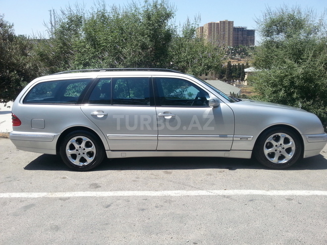 Mercedes E 240 1999, 215,000 km - 2.4 l - Bakı