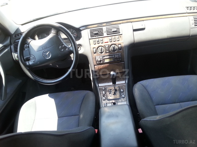 Mercedes E 240 1999, 215,000 km - 2.4 l - Bakı