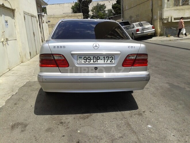 Mercedes E 220 2001, 198,000 km - 2.2 l - Bakı