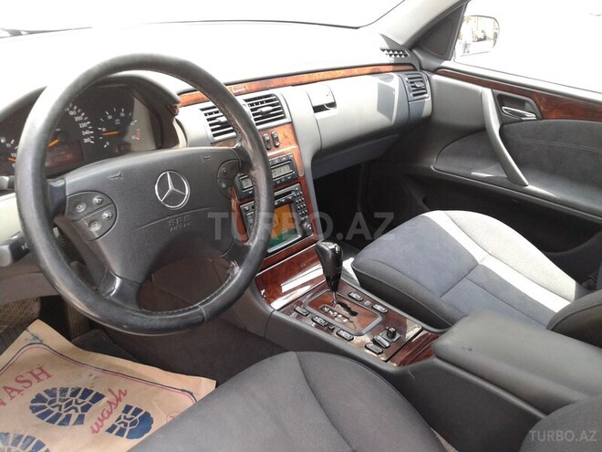 Mercedes E 220 2001, 198,000 km - 2.2 l - Bakı