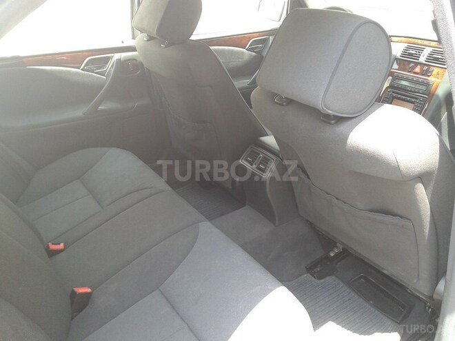 Mercedes E 220 2001, 198,000 km - 2.2 l - Bakı