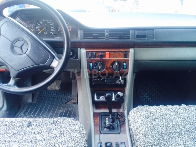 Mercedes E 200 1993, 636,000 km - 2.0 l - Bakı