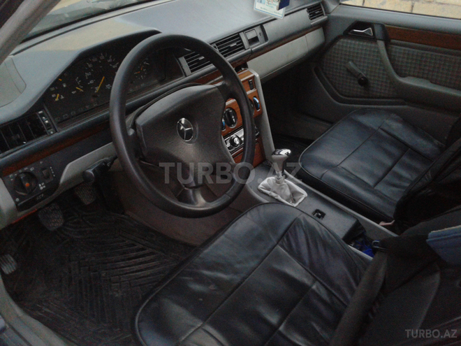 Mercedes E 250 1991, 350,000 km - 2.5 l - Bakı