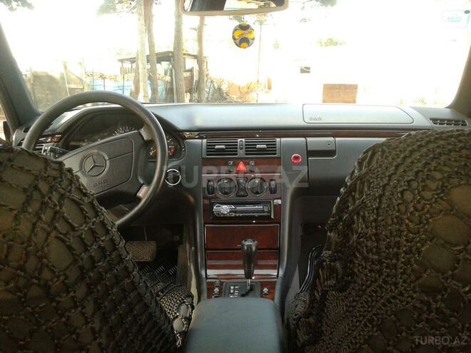 Mercedes E 230 1997, 283,000 km - 2.3 л - Bakı