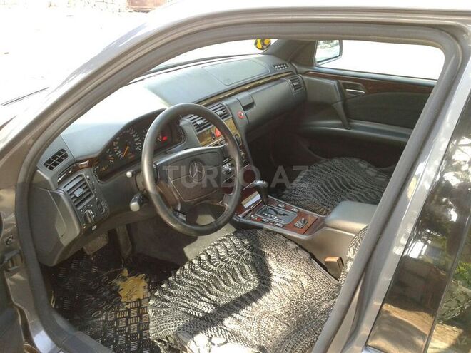 Mercedes E 230 1997, 283,000 km - 2.3 л - Bakı