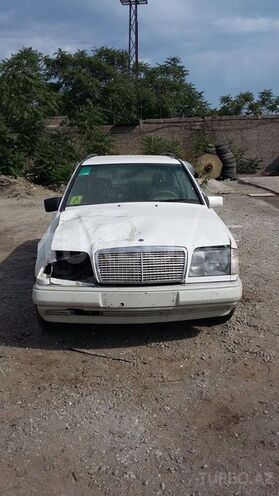 Mercedes E 220 1994, 280,000 km - 2.2 l - Bakı